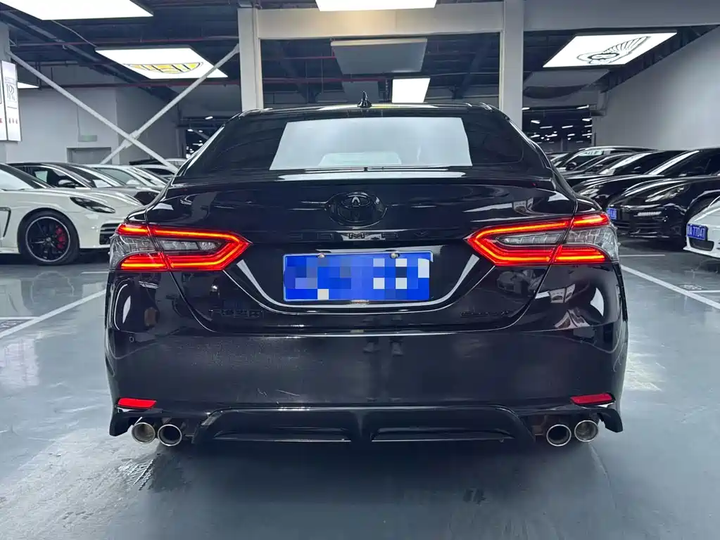 Toyota Camry 2022 — фото 23