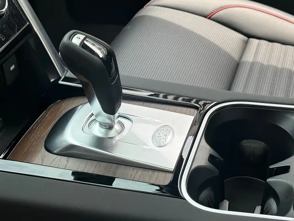 Land Rover Discovery Sport 2023 — фото 17