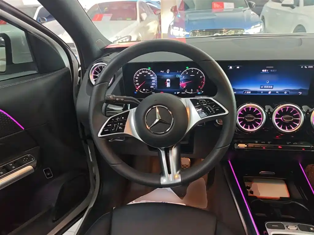 Mercedes-Benz GLA 2025 — фото 7