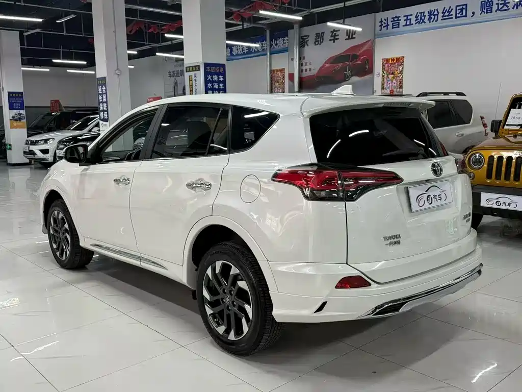 Toyota RAV4 2019 — фото 4
