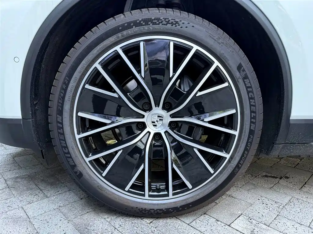 Porsche Macan New Energy 2025 — фото 19