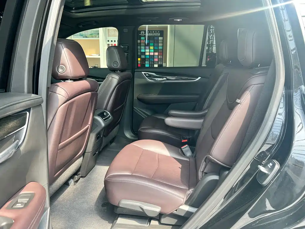 Cadillac XT6 2022 — фото 14