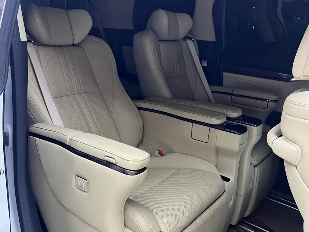 Toyota Vellfire 2022 — фото 8