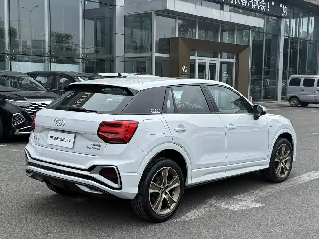 Audi Q2L 2024