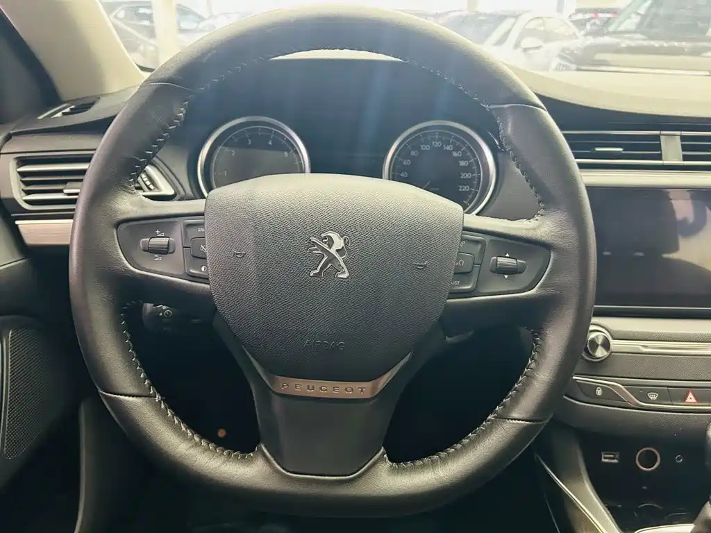 Peugeot 408 2017 — фото 14