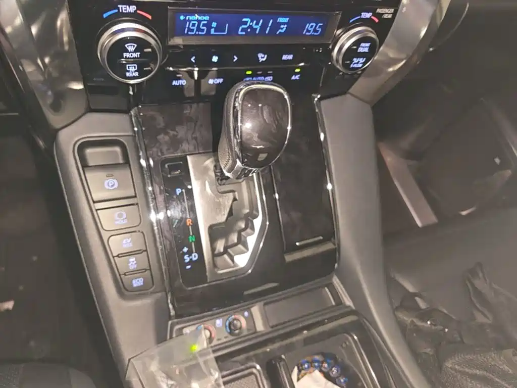Toyota Vellfire 2022 — фото 14