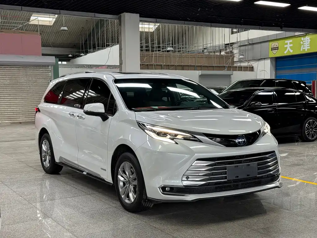 Toyota Sienna 2023 — фото 3