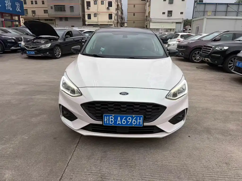 Ford Focus 2020 — фото 1