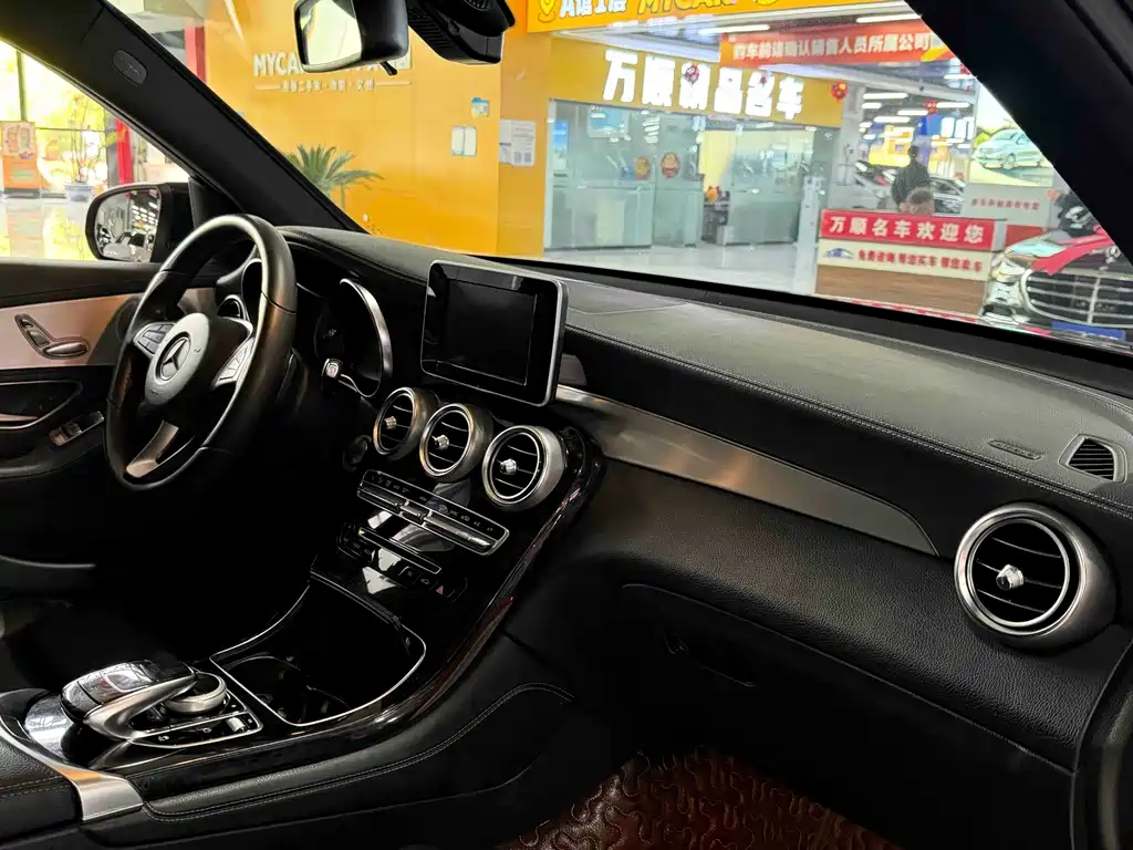 Mercedes-Benz GLC 2016 — фото 18