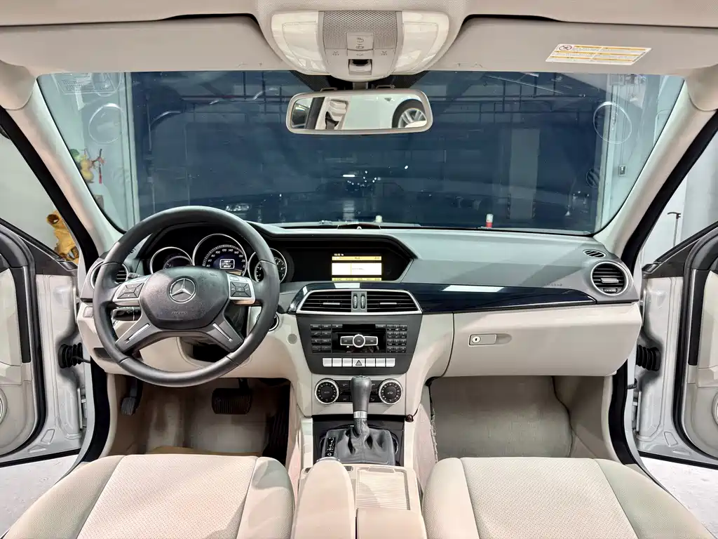 Mercedes-Benz C-Class 2011 — фото 13