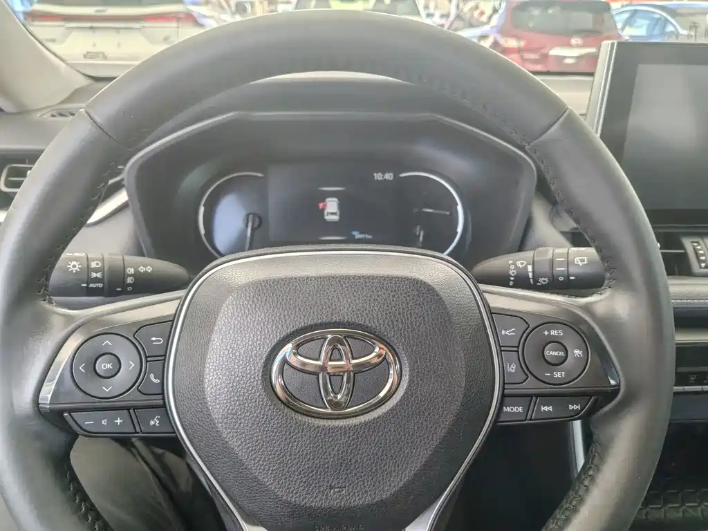 Toyota RAV4 2021 — фото 11