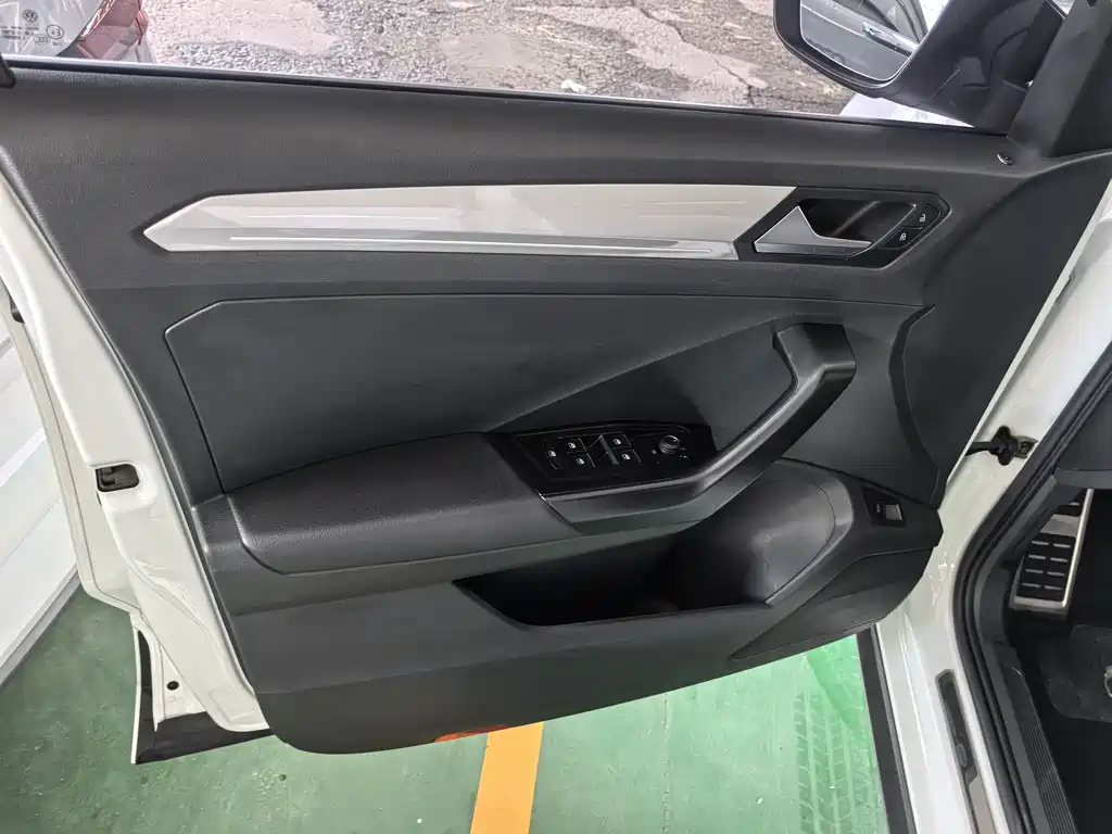 Volkswagen T-Roc 2022 — фото 14