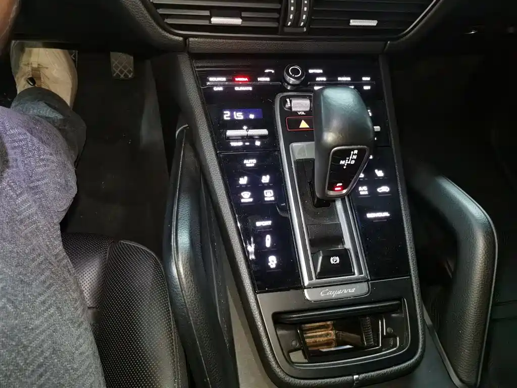 Porsche Cayenne 2018 — фото 10