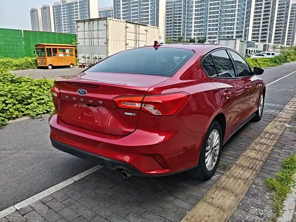 Ford Focus 2019 — фото 7