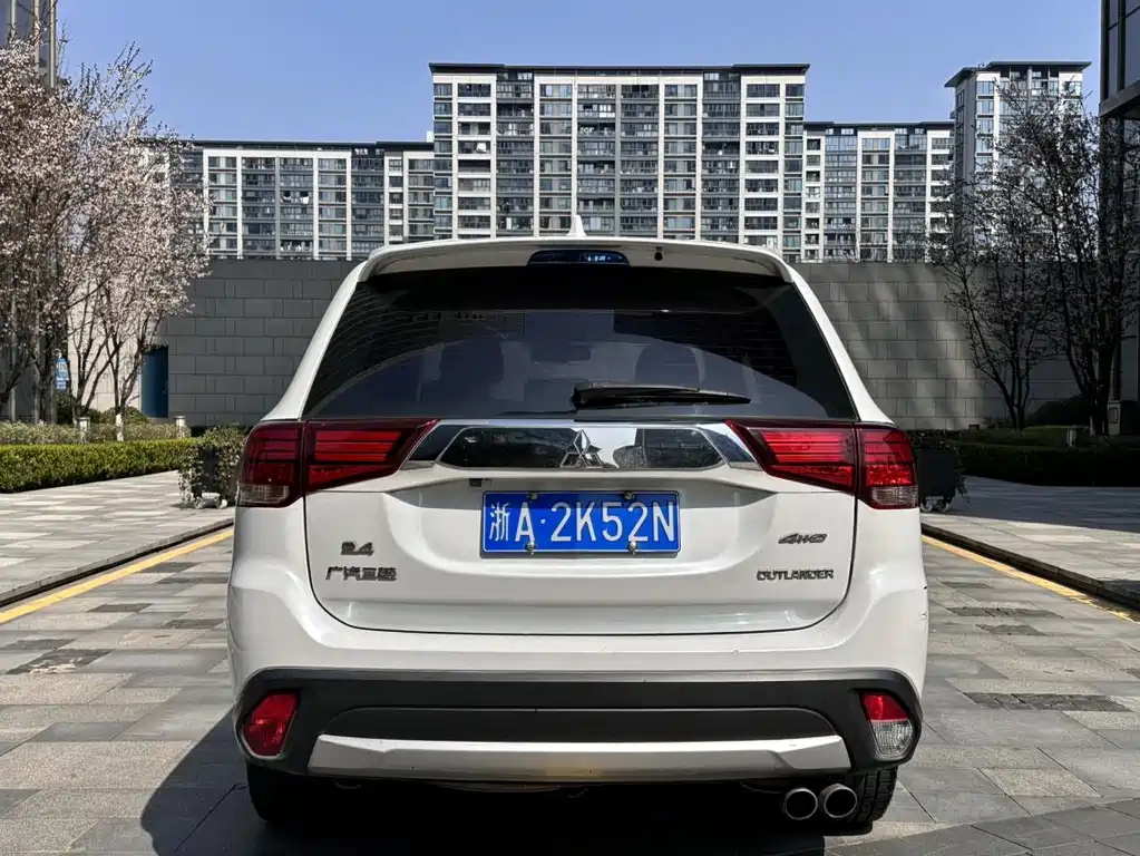 Mitsubishi Outlander 2017 — фото 5