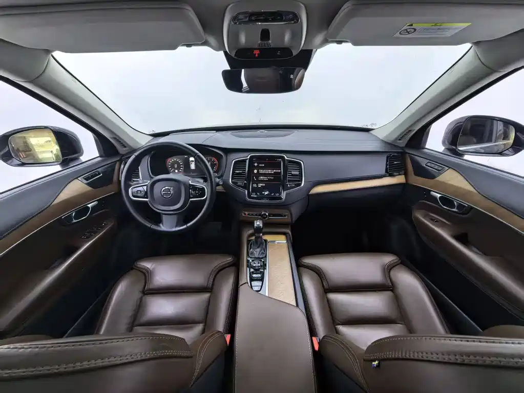 Volvo XC90 2019 — фото 13