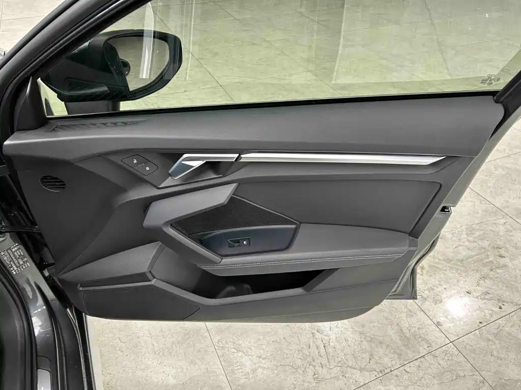 Audi A3 2023 — фото 12