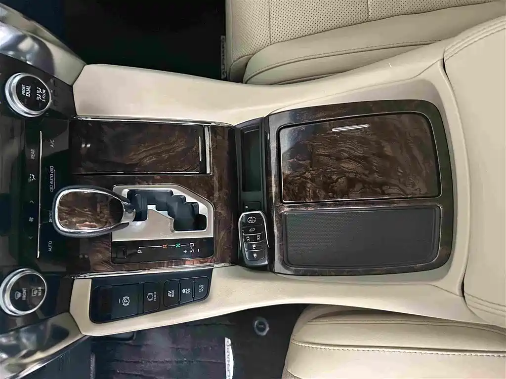 Toyota Alphard 2020 — фото 8