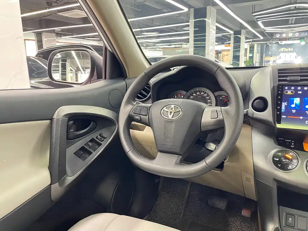 Toyota RAV4 2013 — фото 11