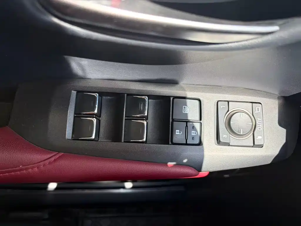 Lexus NX 2021 — фото 14