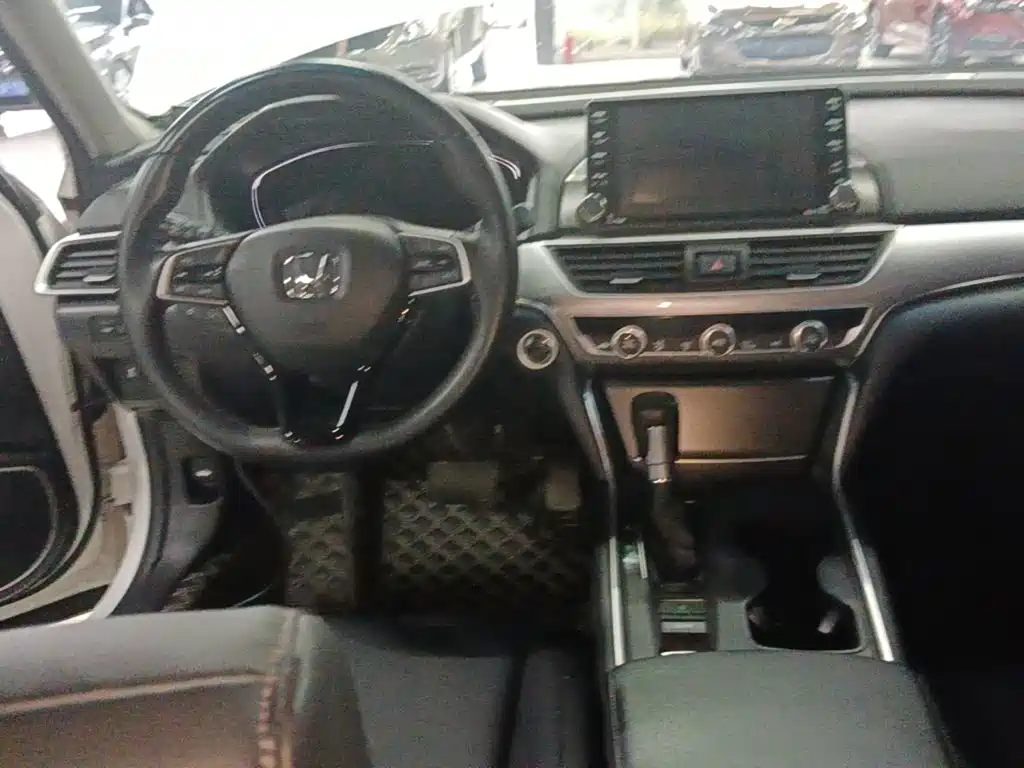 Honda Accord 2018 — фото 6