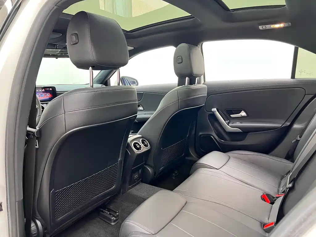 Mercedes-Benz A-Class 2019 — фото 18