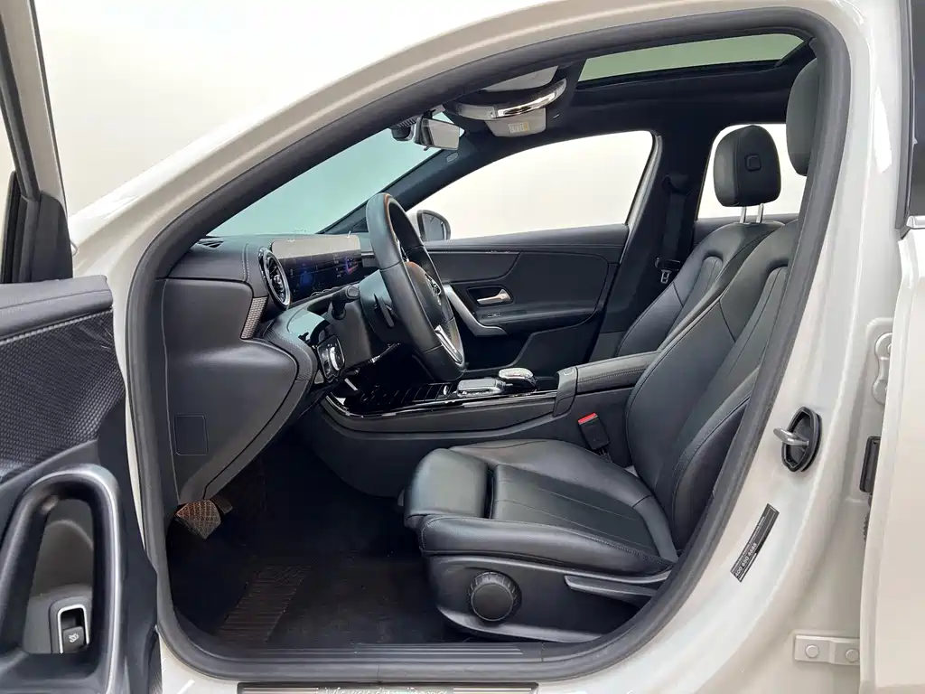 Mercedes-Benz A-Class 2019 — фото 16