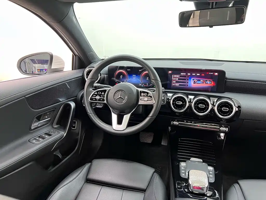 Mercedes-Benz A-Class 2019 — фото 23