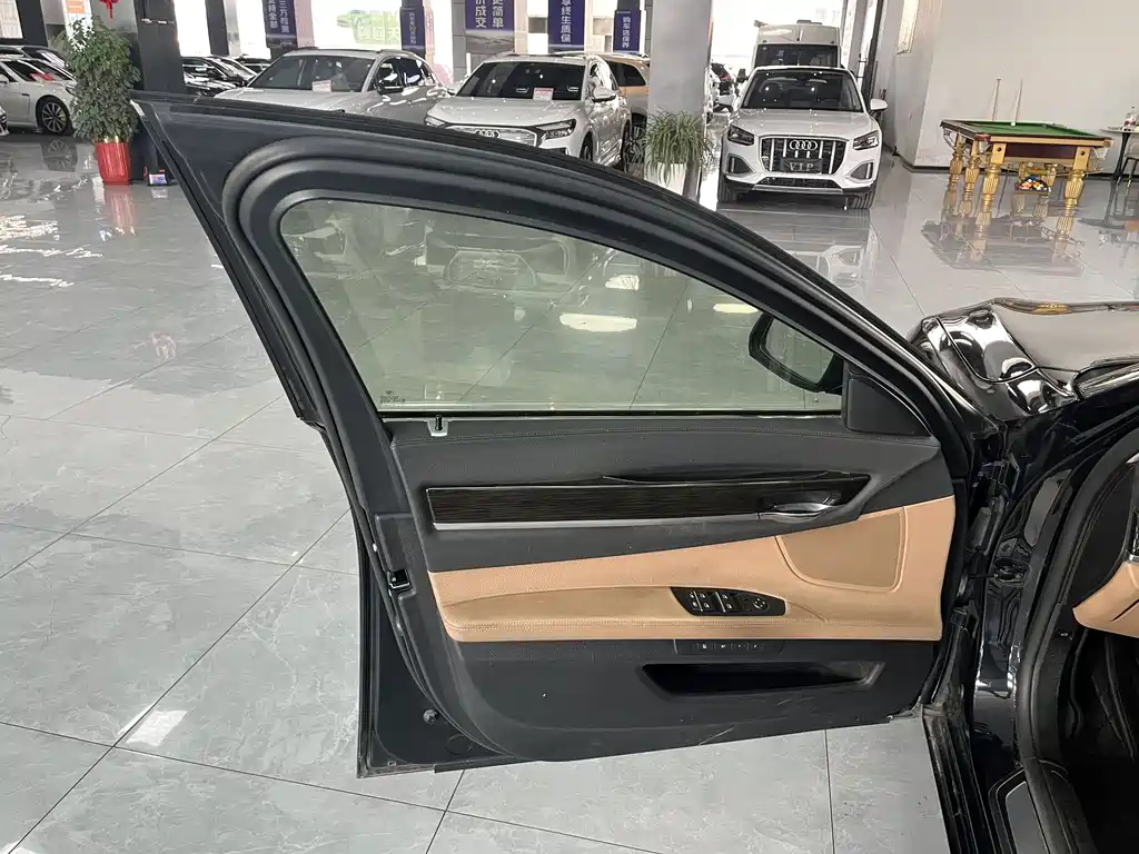 BMW 7 Series 2015 — фото 15