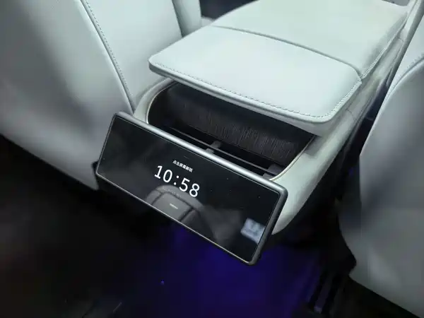 NIO ES8 2023