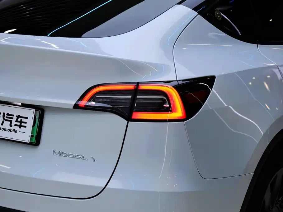 Tesla Model Y 2023 — фото 16