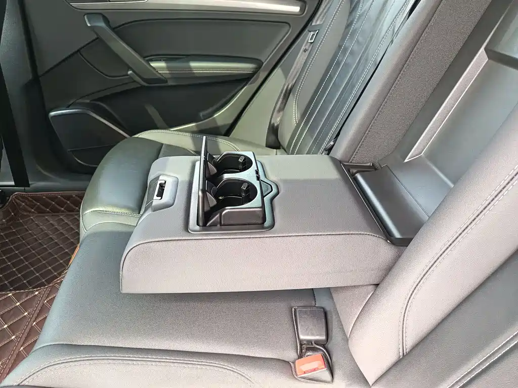 Audi Q5L Sportback 2021 — фото 17
