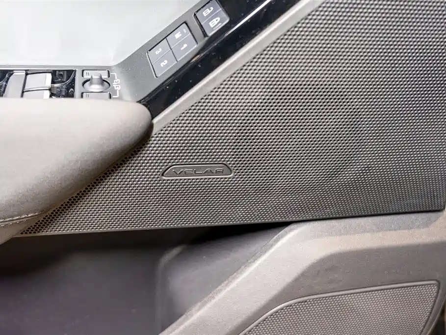 Land Rover Range Rover Velar 2025 — фото 16