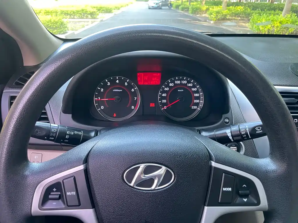 Hyundai Accent 2016 — фото 16