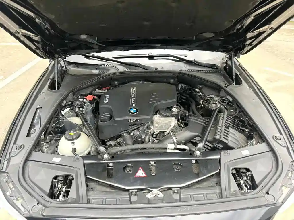 BMW 5 Series 2015 — фото 15