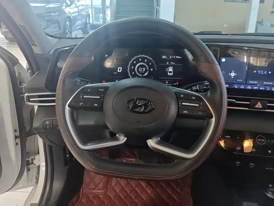 Hyundai Elantra 2022 — фото 15