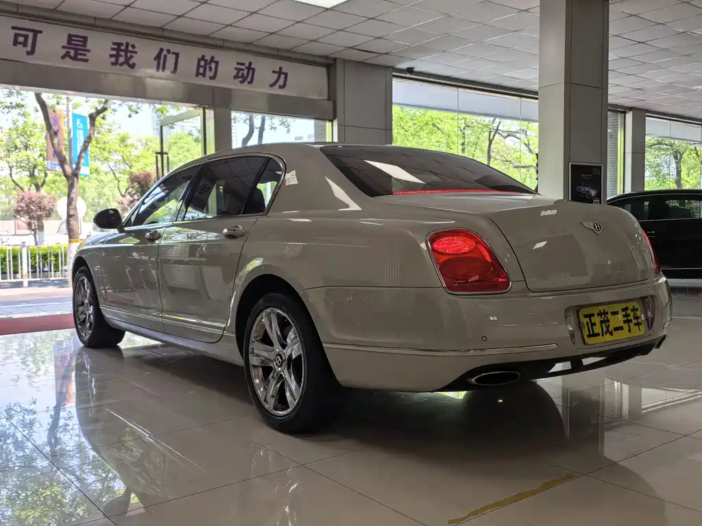 Bentley Flying Spur 2013 — фото 19