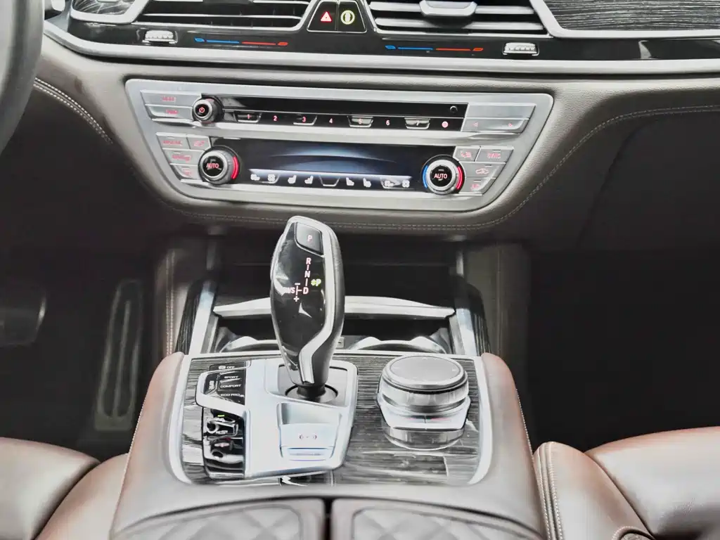 BMW 7 Series 2019 — фото 32
