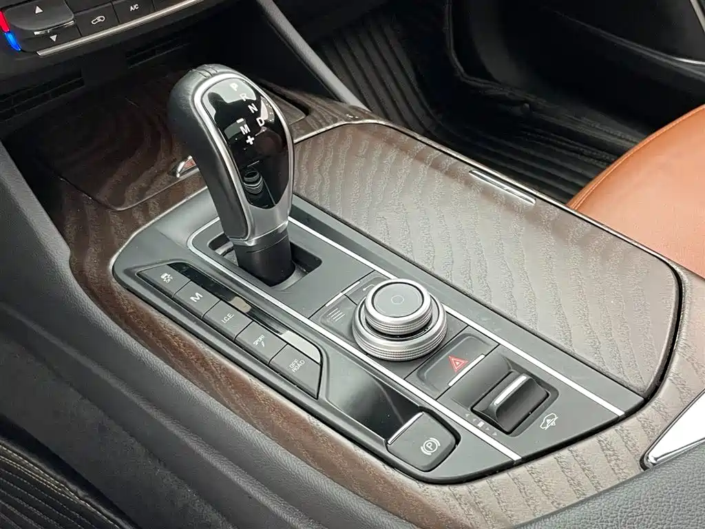 Maserati Levante 2018 — фото 22