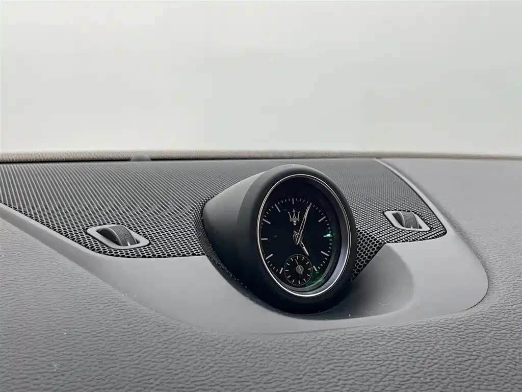 Maserati Levante 2018 — фото 20