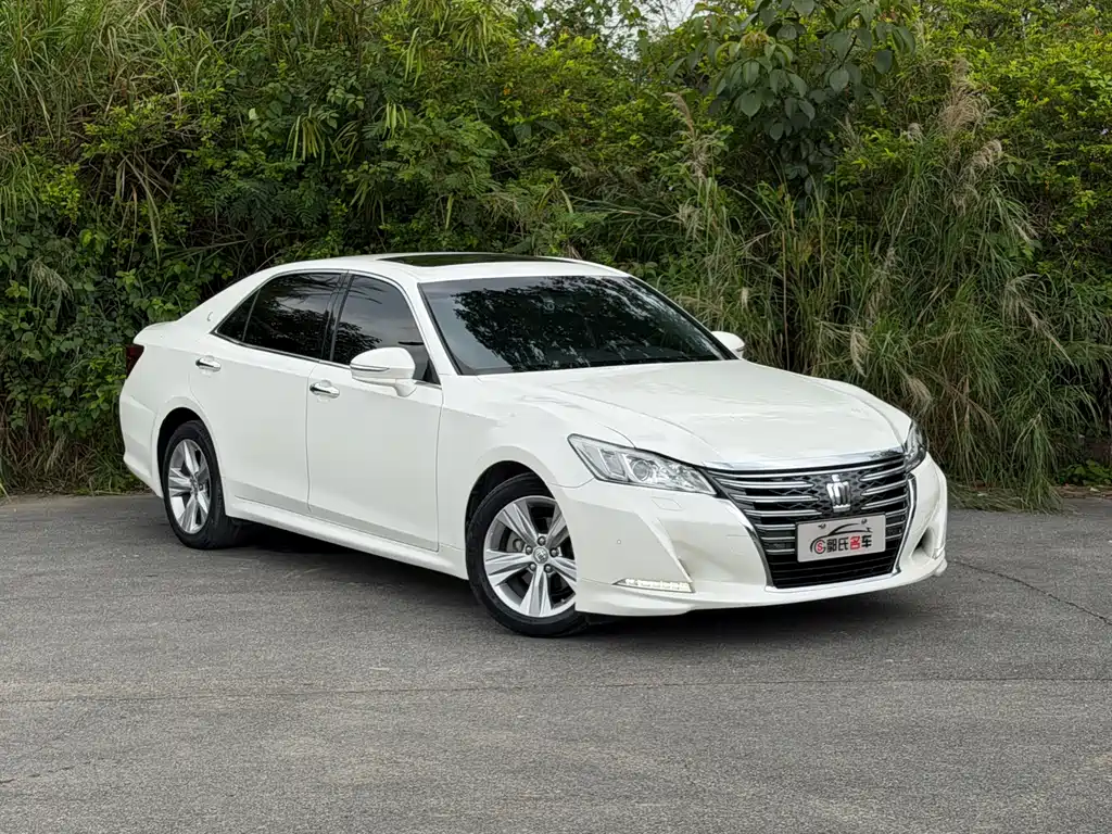 Toyota Crown 2015 — фото 3