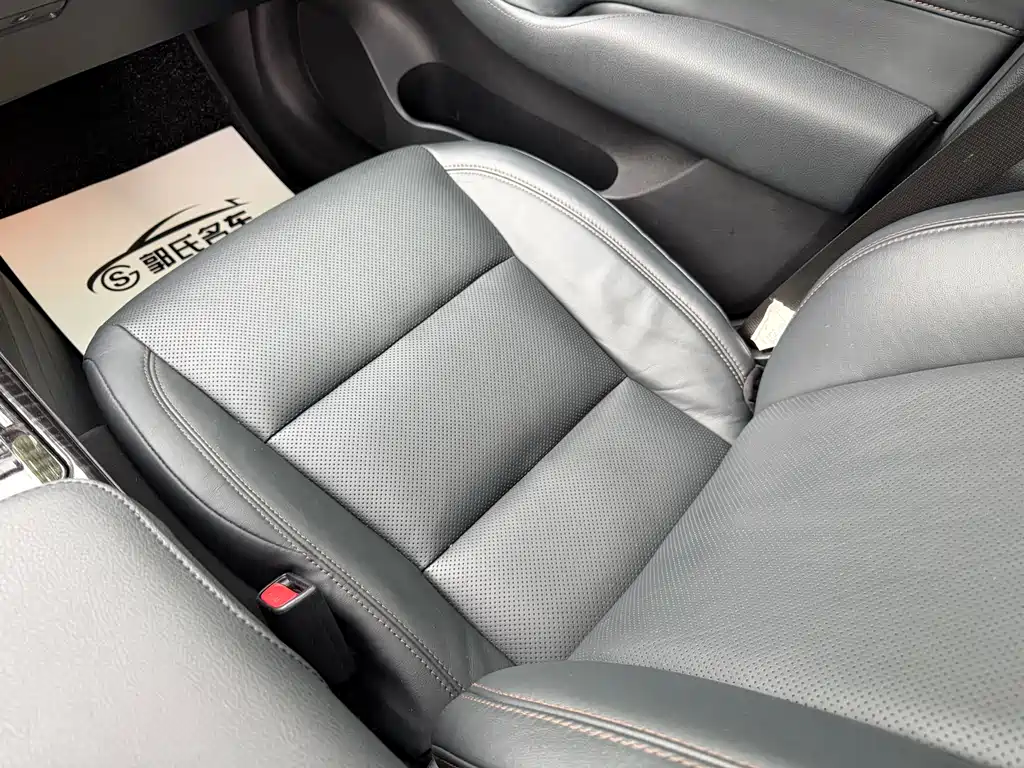 Toyota Crown 2015 — фото 17