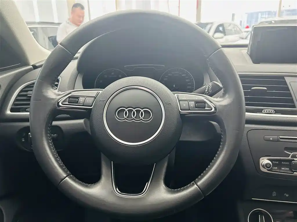 Audi Q3 2016 — фото 15