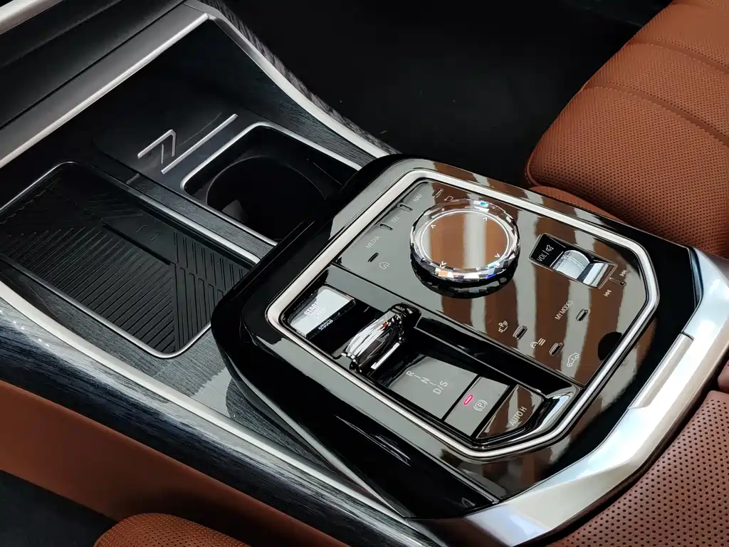 BMW 7 Series 2024 — фото 13