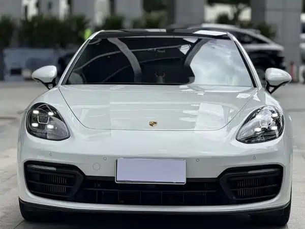 Porsche Panamera 2023