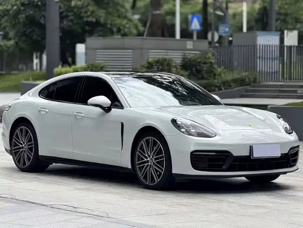 Porsche Panamera 2023
