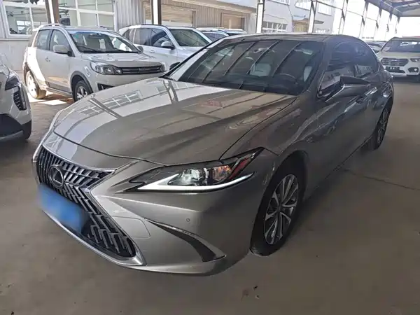 Lexus ES 2024