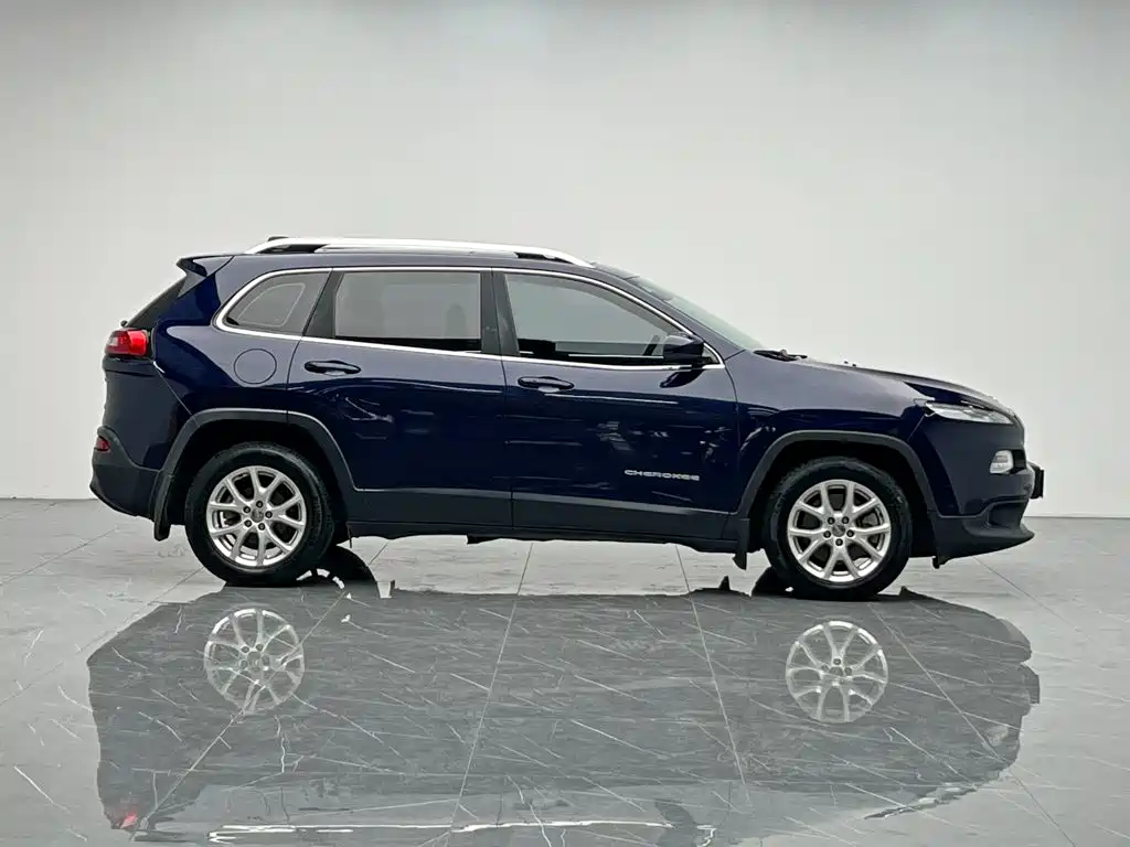 Jeep Cherokee 2017 — фото 7