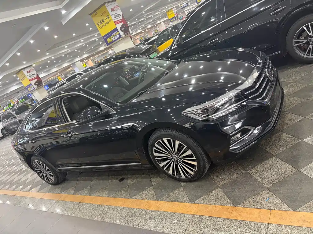 Volkswagen Passat 2019 — фото 1
