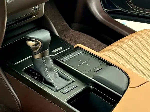 Lexus ES 2020